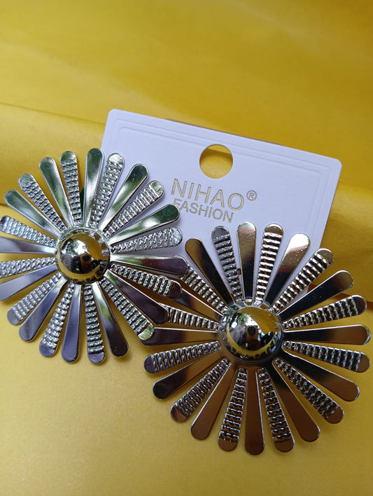 SILVER FLOWER EARNINGS BIG FLOWER STUD