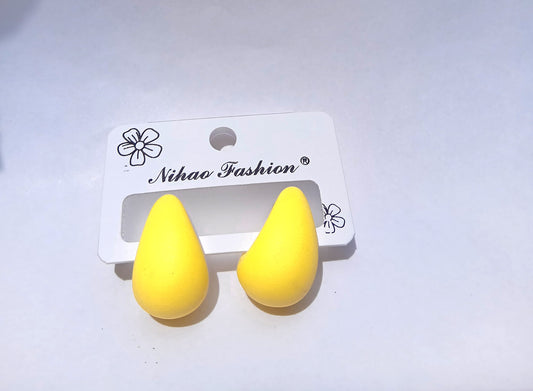Vintage chunky yellow teardrop earrings